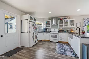 3047 NE Yellow Ribbon Dr, Bend, OR 97701 - Photo 13