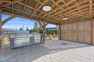 20556 NE Empire Ave, Bend, OR 97701 - Photo 35