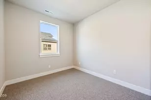 20556 NE Empire Ave, Bend, OR 97701 - Photo 25