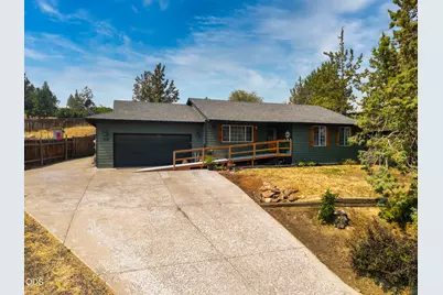 709 SW Lorraine Drive, Madras, OR 97741 - Photo 1