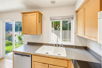 228 Talent Avenue #8, Talent, OR 97540 - Photo 9