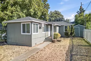858 E 9th St, Medford, OR 97504 - Photo 1