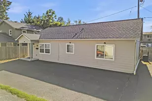 858 E 9th St, Medford, OR 97504 - Photo 43