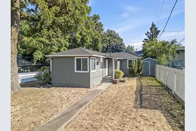 858 E 9th Street, Medford, OR 97504 - Photo 5