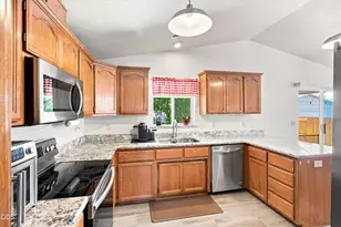 468 Westminster Dr, Eagle Point, OR 97524 - Photo 7