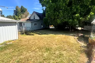 9535 N Charleston Ave, Portland, OR 97203 - Photo 11
