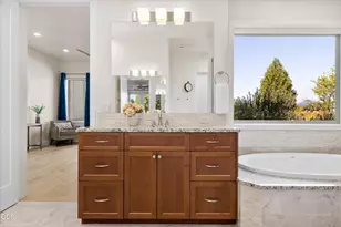 61649 Hosmer Lake Dr, Bend, OR 97702 - Photo 23