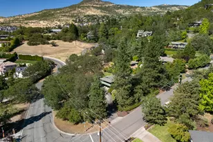 132 High Oak Dr, Medford, OR 97504 - Photo 3