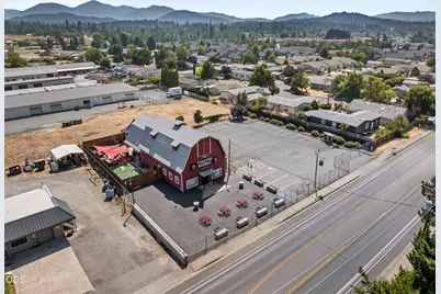 2039 Redwood Avenue, Grants Pass, OR 97527 - Photo 3