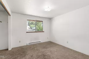 717 NW B St, Grants Pass, OR 97526 - Photo 9