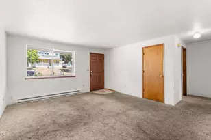717 NW B St, Grants Pass, OR 97526 - Photo 5