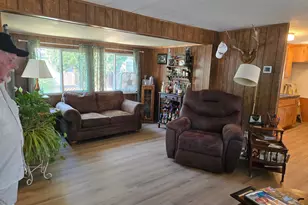 515 E Main St, Rogue River, OR 97537 - Photo 3