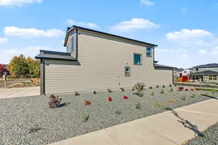 953 Honey Bee St, Medford, OR 97501 - Photo 27