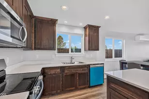 953 Honey Bee St, Medford, OR 97501 - Photo 11