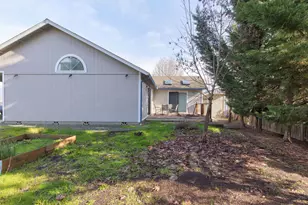 1884 SW Allen Creek Rd, Grants Pass, OR 97527 - Photo 23