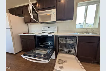 460 Arnos Street #87, Talent, OR 97540 - Photo 7