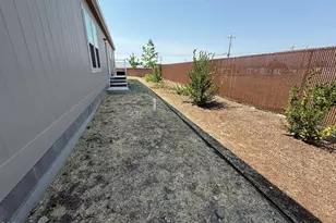 460 Arnos St, Talent, OR 97540 - Photo 19