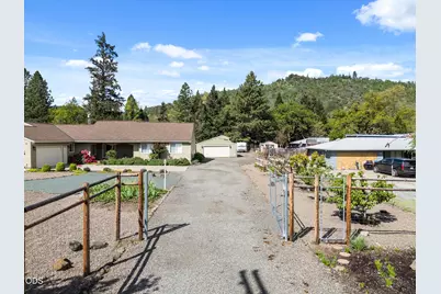 3248 Griffin Creek Road, Medford, OR 97501 - Photo 45