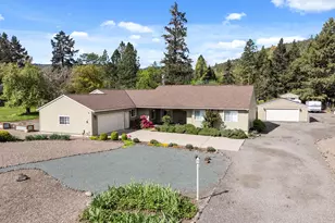 3248 Griffin Creek Rd, Medford, OR 97501 - Photo 39