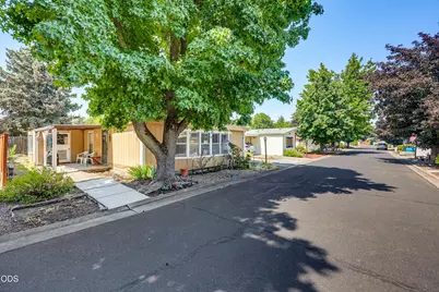 4624 S Pacific Highway #12, Phoenix, OR 97535 - Photo 3