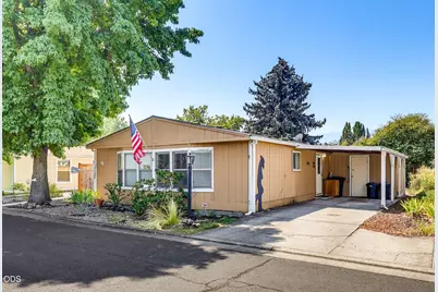 4624 S Pacific Highway #12, Phoenix, OR 97535 - Photo 1