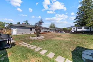 1730 Roberts Rd, Medford, OR 97504 - Photo 11