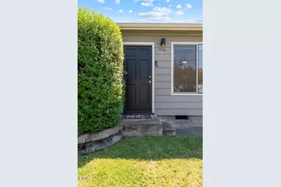 1730 Roberts Road, Medford, OR 97504 - Photo 3