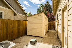 800 SE Shadowood Dr, Bend, OR 97702 - Photo 43