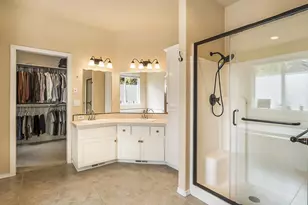 800 SE Shadowood Dr, Bend, OR 97702 - Photo 11