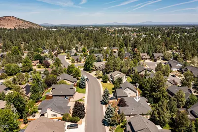 800 SE Shadowood Drive, Bend, OR 97702 - Photo 49