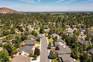 800 SE Shadowood Dr, Bend, OR 97702 - Photo 49