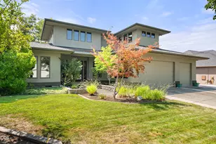 938 St Andrews Way, Eagle Point, OR 97524 - Photo 1