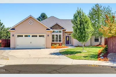 977 Fairview Court, Eagle Point, OR 97524 - Photo 1