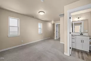 61065 SE Sydney Harbor Dr, Bend, OR 97702 - Photo 21