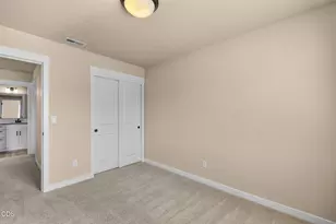 61065 SE Sydney Harbor Dr, Bend, OR 97702 - Photo 37