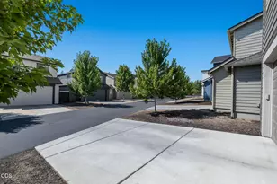 61065 SE Sydney Harbor Dr, Bend, OR 97702 - Photo 43