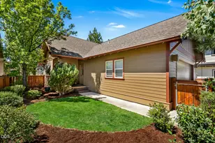 740 Northwest Mount Washington Drive, Bend, OR 97703 - Photo 23