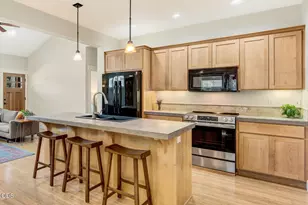 740 Northwest Mount Washington Drive, Bend, OR 97703 - Photo 9
