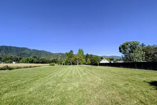 3745 Rogue River Hwy, Gold Hill, OR 97525 - Photo 25