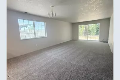 1004 Glengrove Avenue, Central Point, OR 97502 - Photo 3