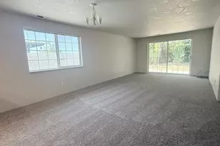 1004 Glengrove Ave, Central Point, OR 97502 - Photo 3