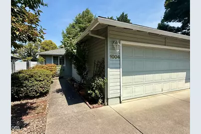 1004 Glengrove Avenue, Central Point, OR 97502 - Photo 1