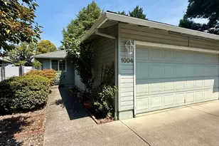 1004 Glengrove Ave, Central Point, OR 97502 - Photo 1