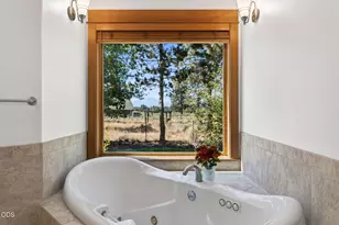 17690 Mountain View Rd, Sisters, OR 97759 - Photo 33