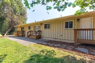 1744 Overland Dr, Grants Pass, OR 97527 - Photo 41