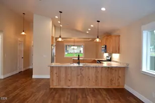 205 SW Quiet Water Ln, Grants Pass, OR 97527 - Photo 3