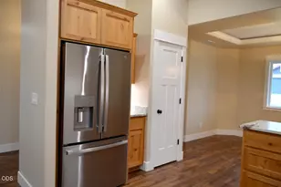 205 SW Quiet Water Ln, Grants Pass, OR 97527 - Photo 5