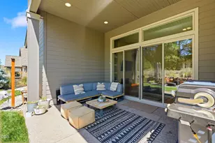 3083 NW Hidden Rdg Dr, Bend, OR 97703 - Photo 25