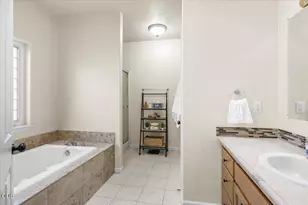 659 Jackson Creek Dr, Central Point, OR 97502 - Photo 19