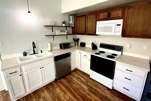 705 SE Riverside Ave, Grants Pass, OR 97526 - Photo 3